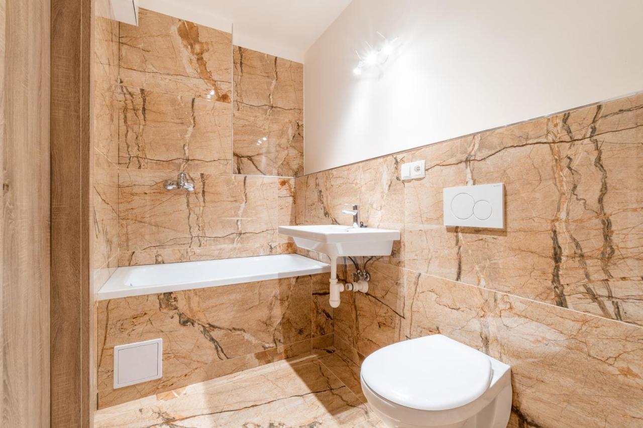 Penthouse # 81 With Panoramic City View In Elite Rezidence With Free Parking Prague Exterior photo